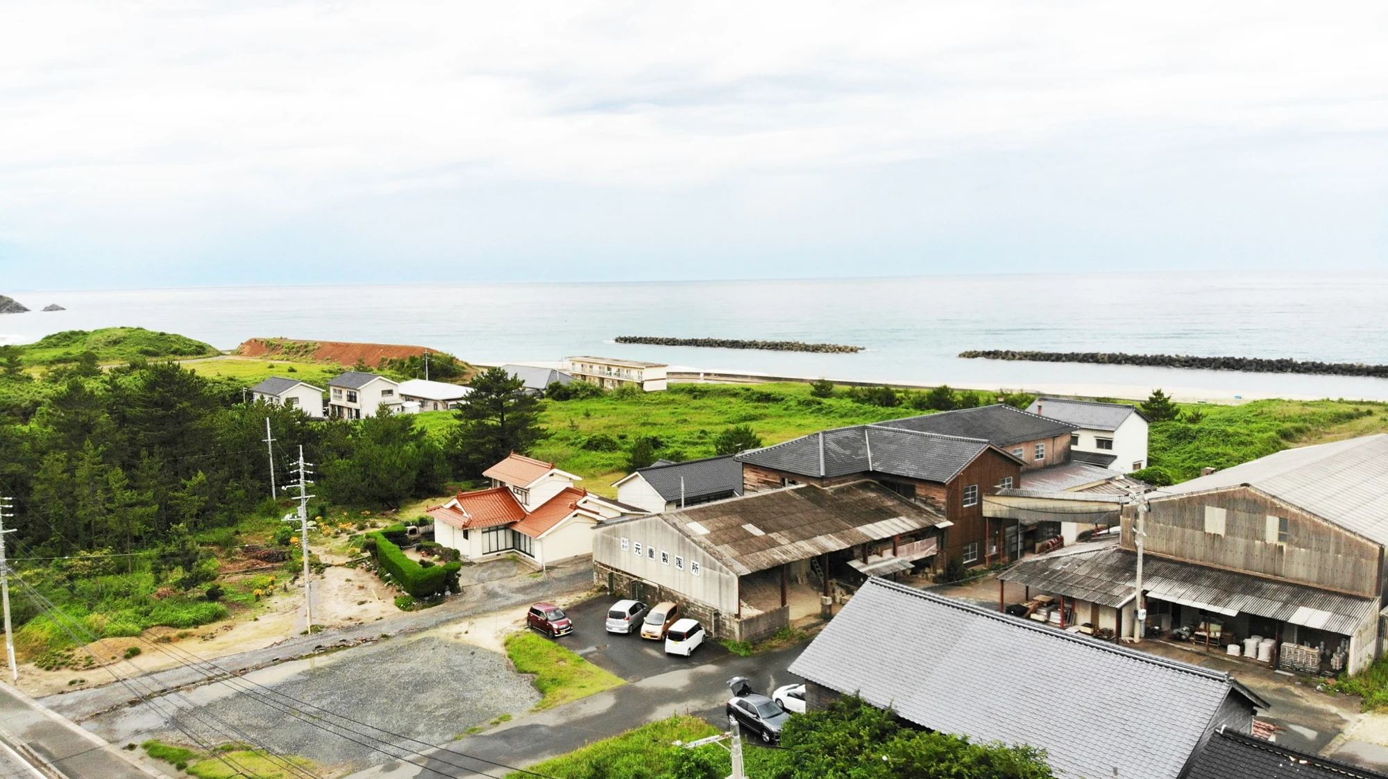 島根県江津市、石見の風景と元重製陶所