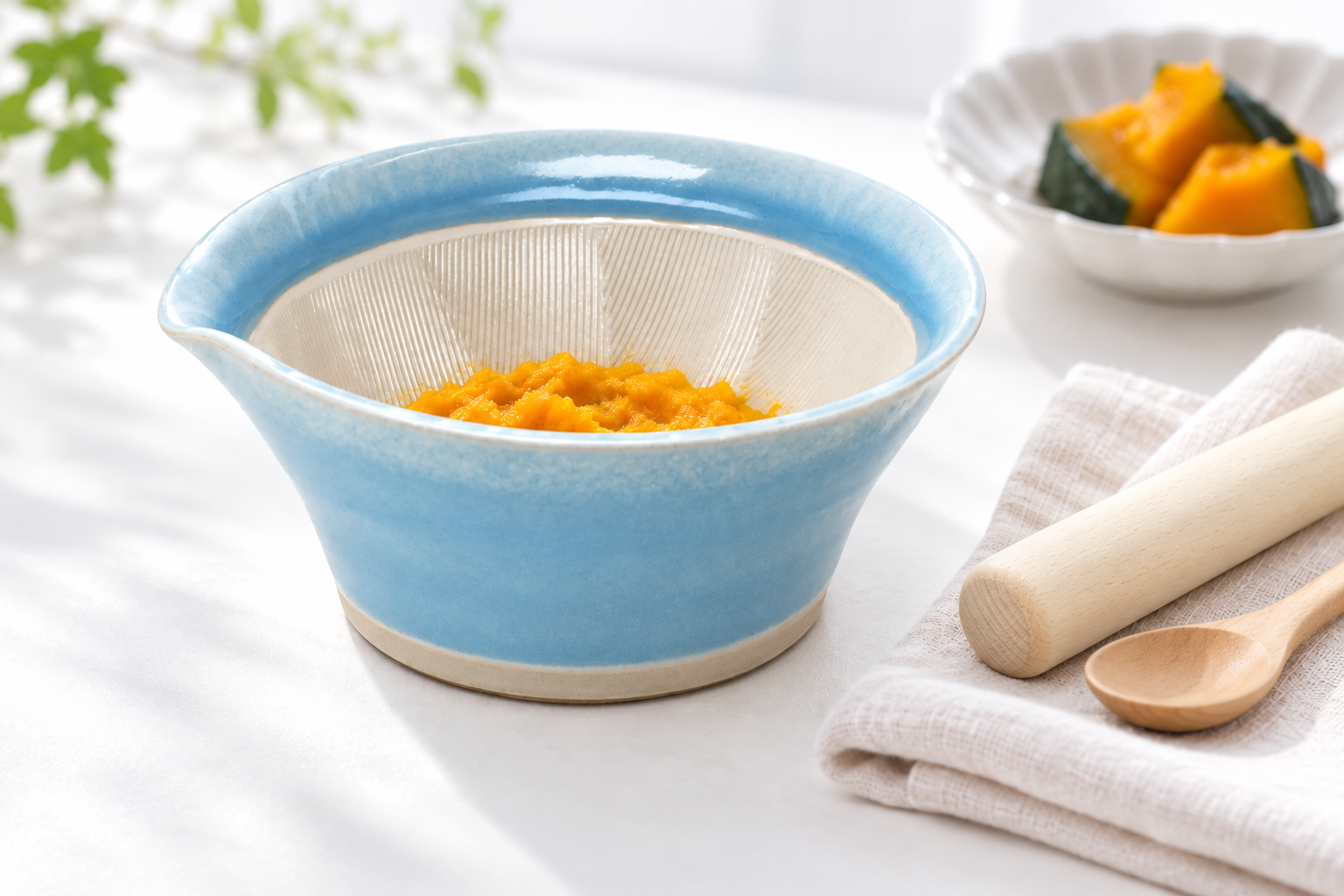 すべらないすり鉢で野菜をすりつぶす使用イメージ